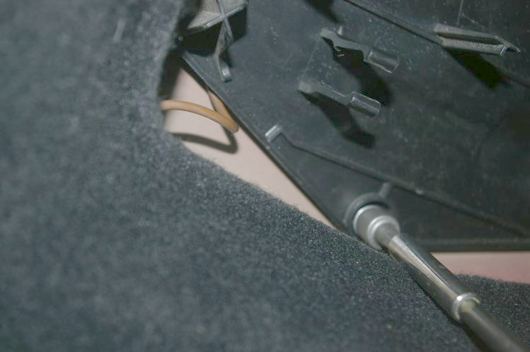 Fitting a Peugeot 308SW reversing camera step G-6